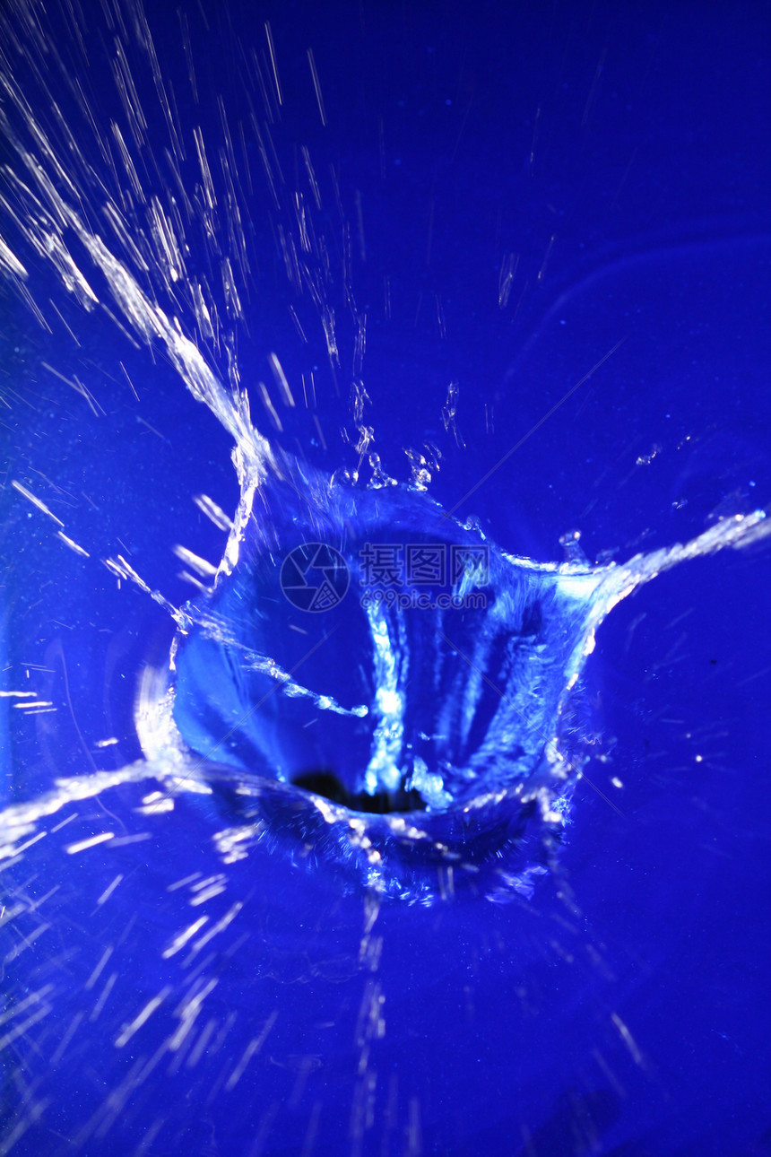 水喷水气泡沸腾蓝色药品飞溅运动淡水液体波纹图片