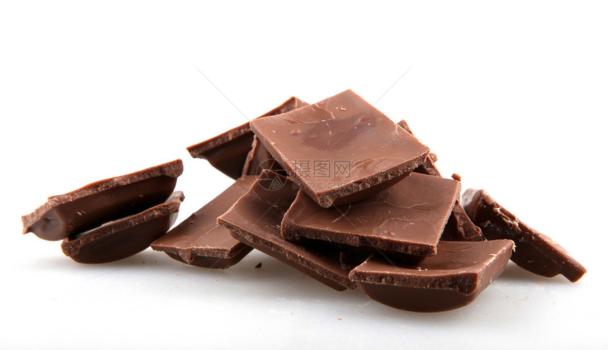 白色背景的破碎巧克力条诱惑巧克力可可糖果喜悦营养食物饮食小吃美食图片