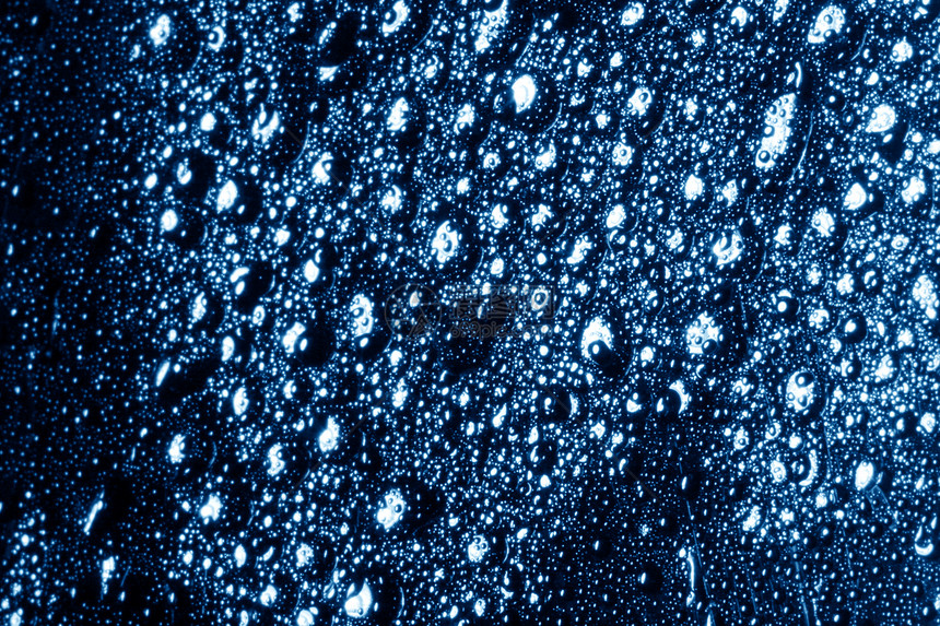 水滴风暴宏观气泡液体珠子飞沫淋浴反射天气雨水图片