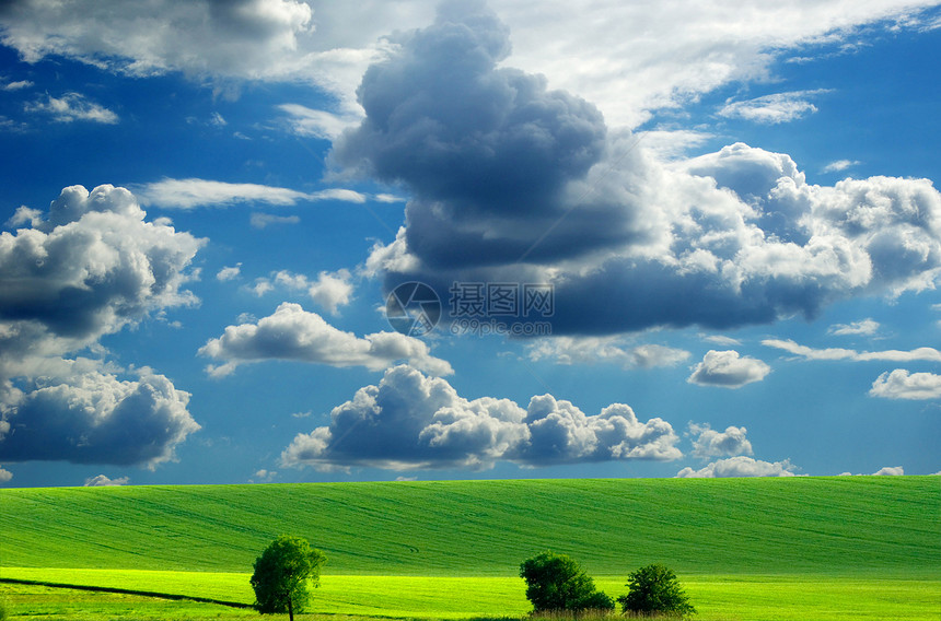 风景季节美丽天空植物农村土地牧场全景农场蓝色图片