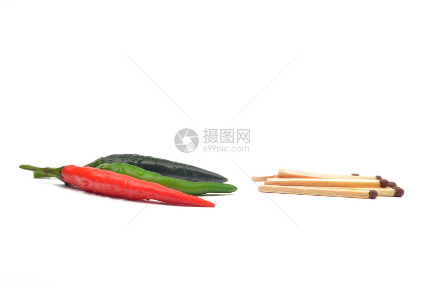 白色背景的多色胡椒 M红色水果植物香料绿色食物维生素图片