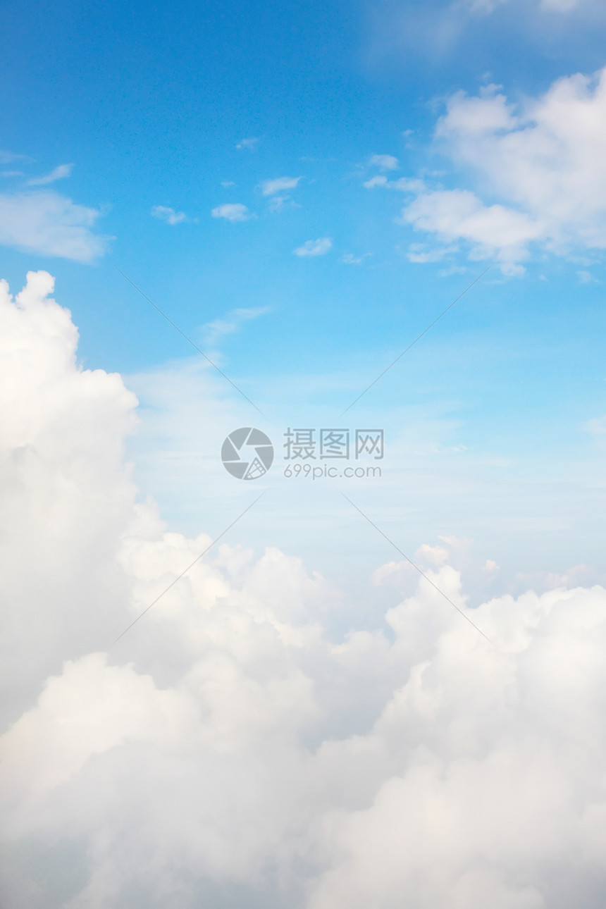 云和蓝色的天空阳光白色图片