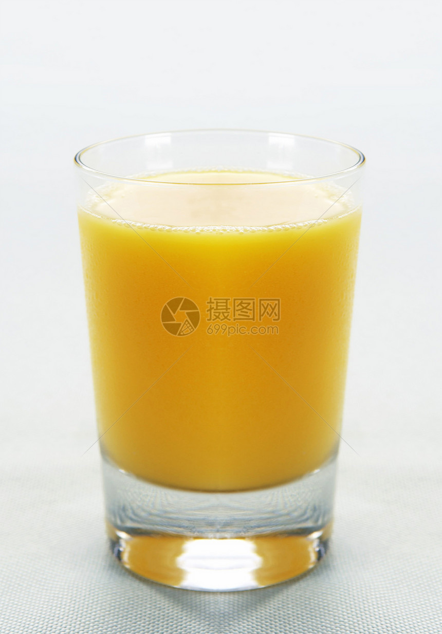 白底的橙汁全杯子白色叶子橙子食物饮料果汁饮食玻璃水果液体图片