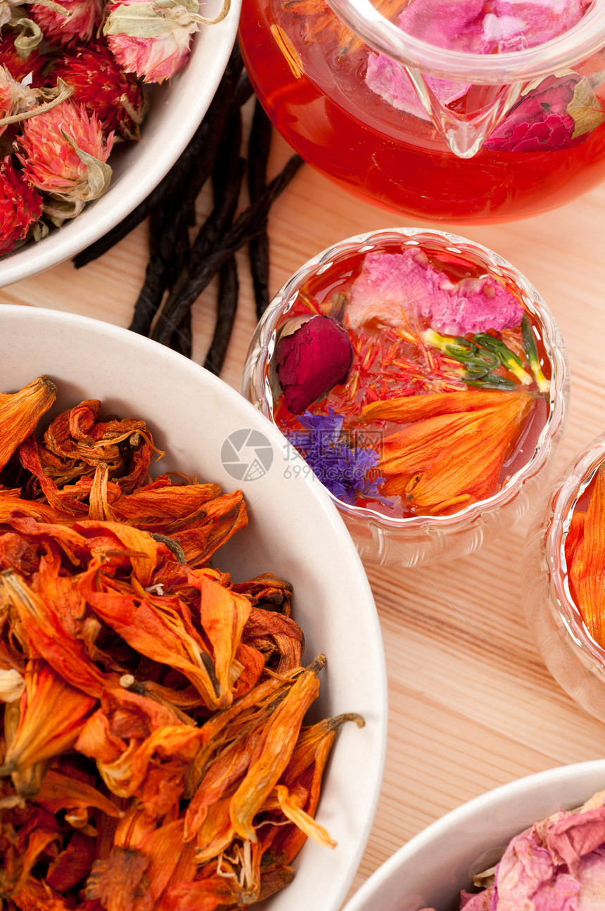 香草天然花卉茶和干花玫瑰食物酿造叶子玻璃花瓣杯子药品草本植物饮料图片