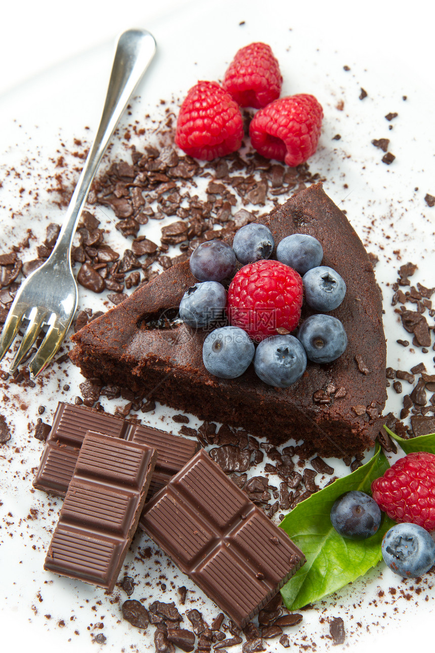 巧克力蛋糕 带鲜莓果磨砂水果蛋糕盘子美食薄荷餐厅食物糕点覆盆子图片