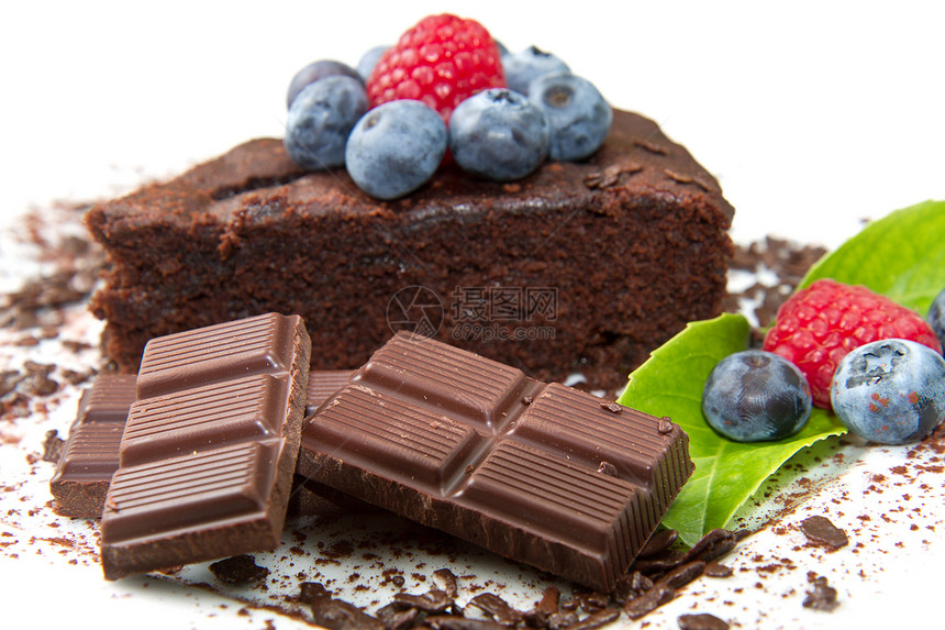 巧克力蛋糕 带鲜莓果蛋糕馅饼食物派对宏观浆果甜点育肥水果盘子图片