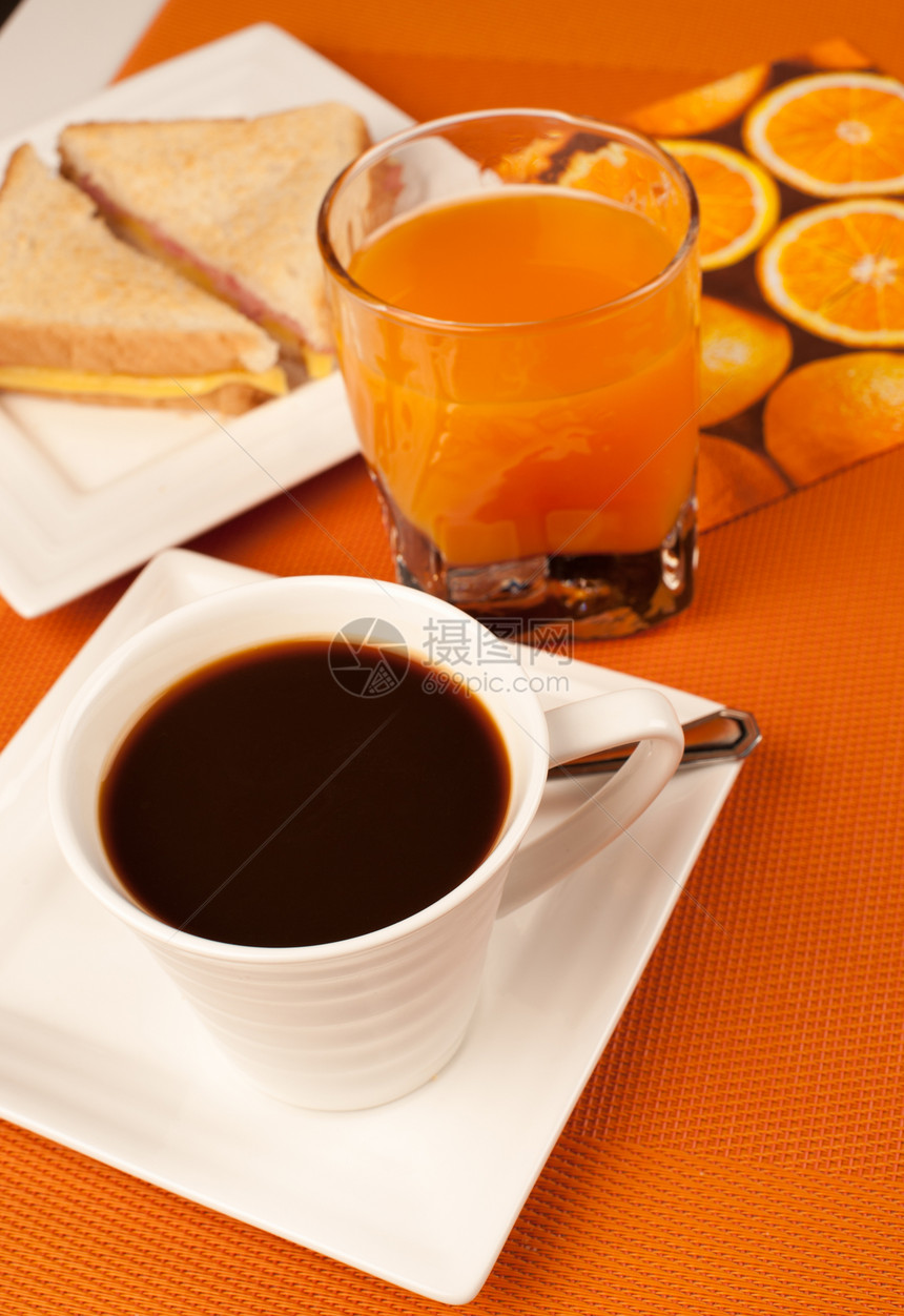 简单早餐杯子火腿饮料小吃咖啡面包服务玻璃橙汁图片