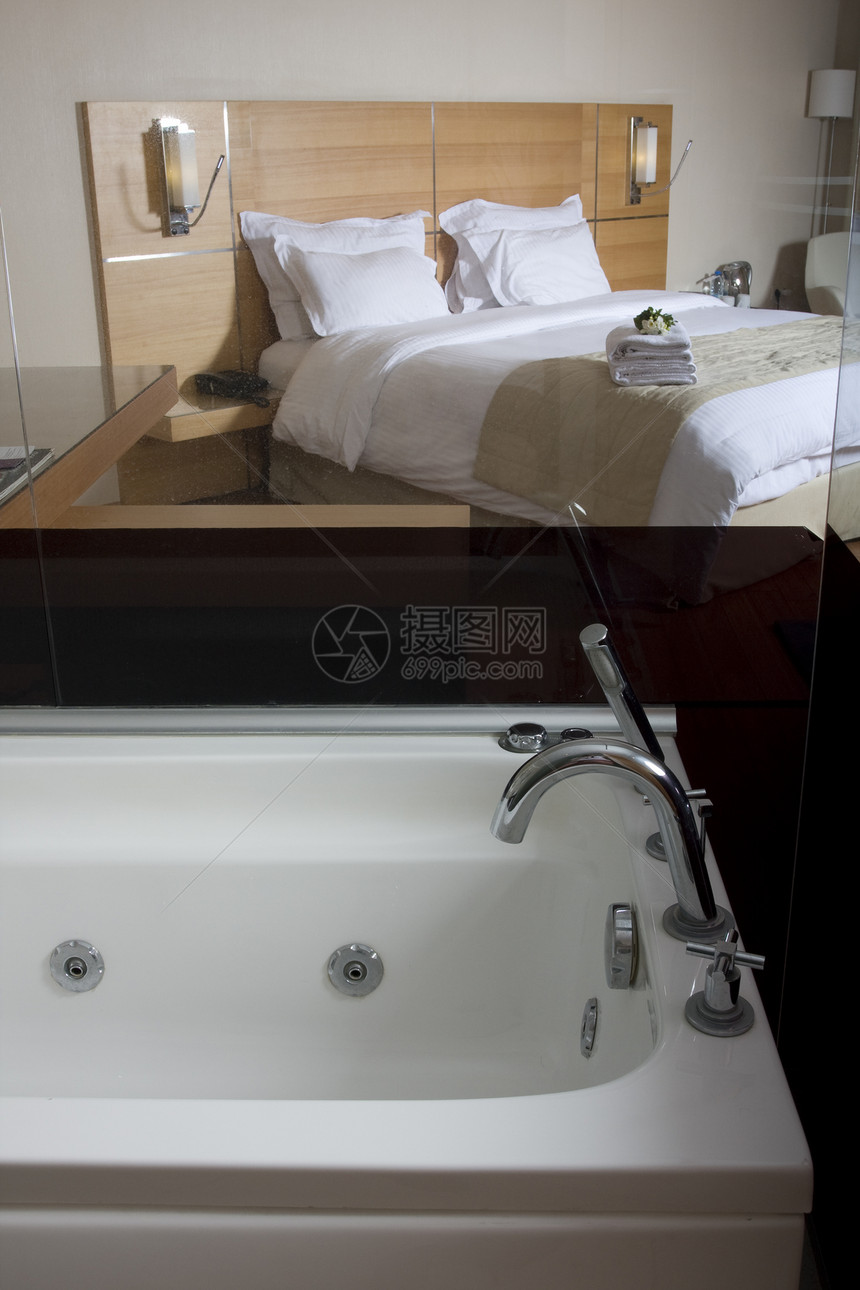 旅馆房间床单水平木头摄影卧室旅行国王床头床头板床垫图片
