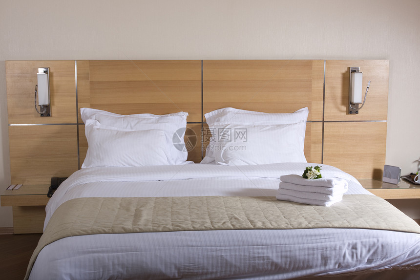旅馆房间卧室套房摄影商业墙纸桌子水平床单床头板国王图片