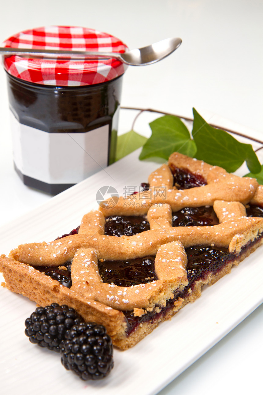 黑莓薄油层桌子营养奶油糕点食物蓝色甜点水果蛋糕烹饪图片