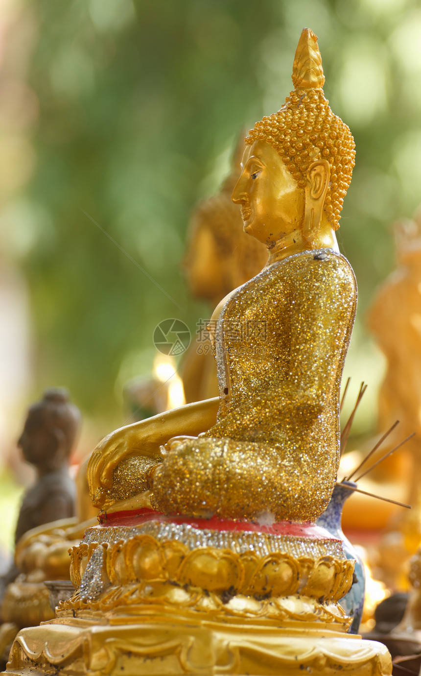 泰国的buddha雕像佛塔宝塔宗教石头游客艺术公园旅游建筑历史图片