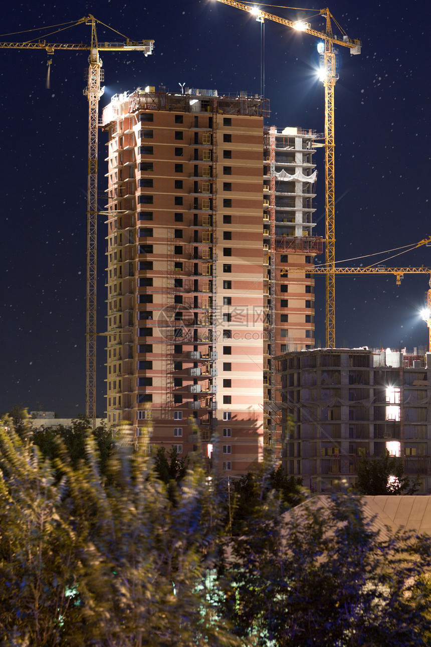 夜间建筑工地框架工作起重机城市建筑学工人图片