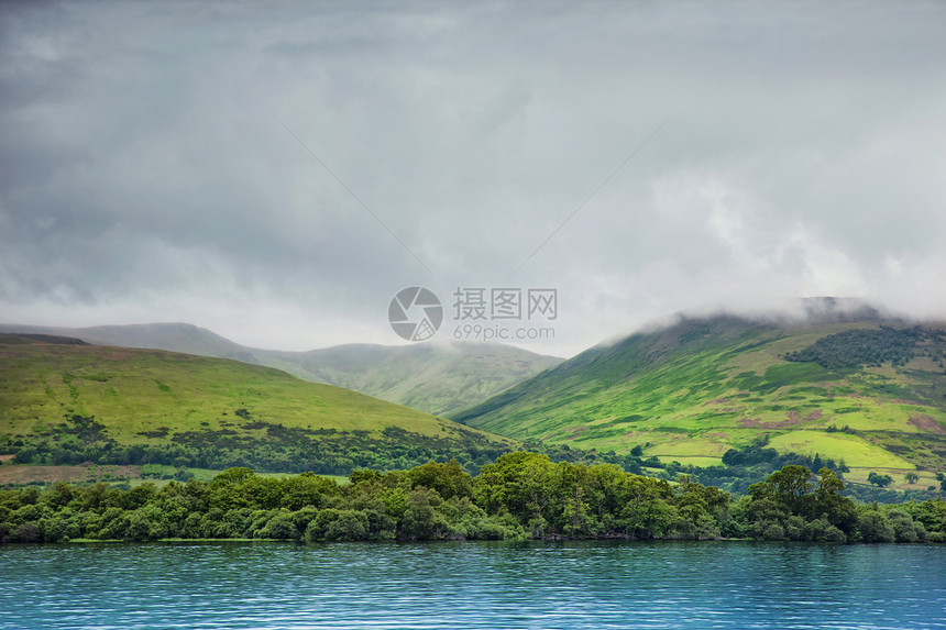 苏格兰Loch Lomond湖图片