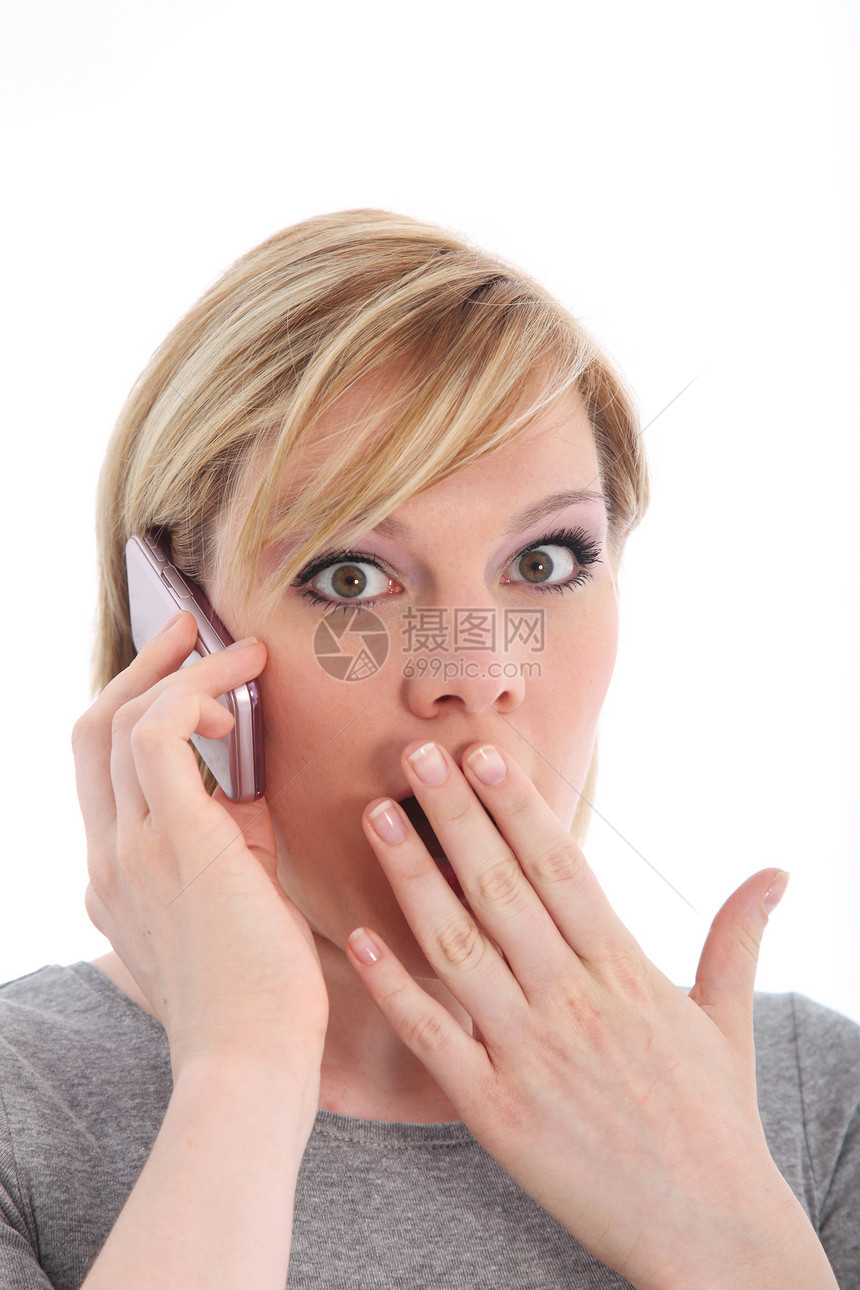 女性对手机电话的冲击反应图片