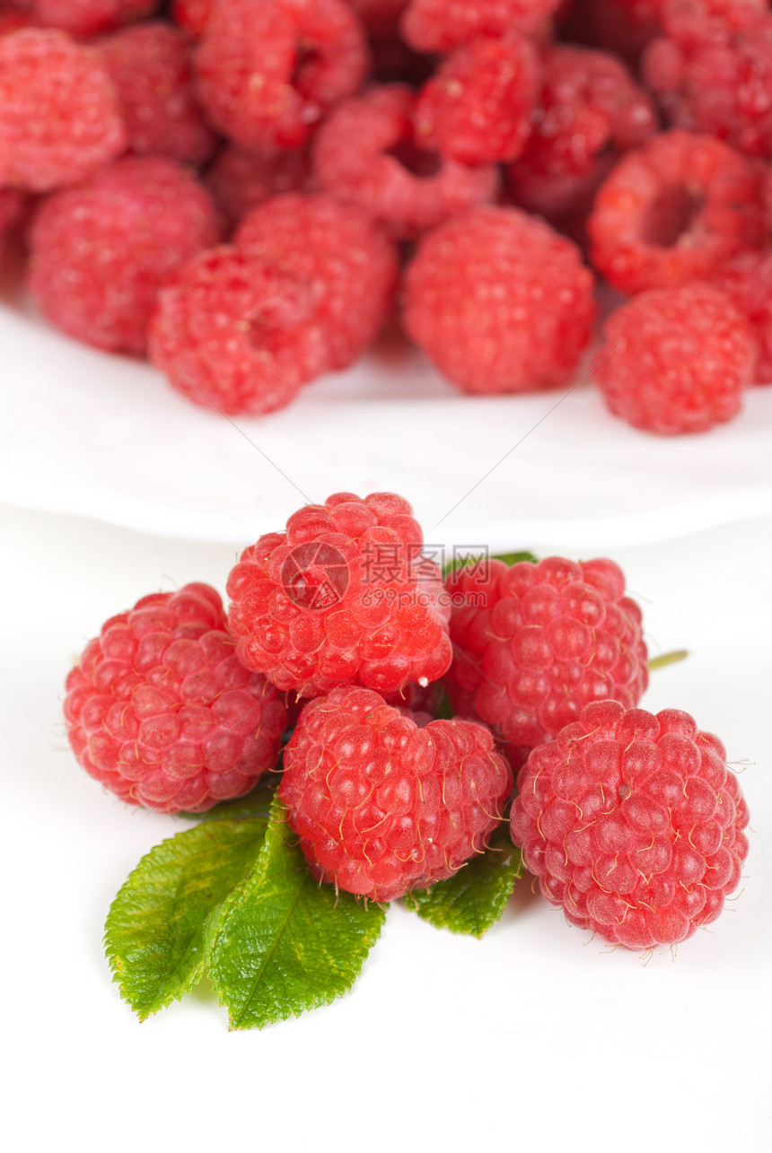 新鲜草莓花园营养叶子甜点果味宏观浆果覆盆子美食食物图片