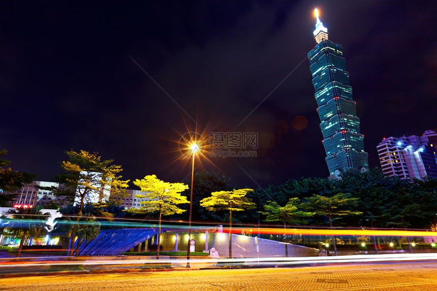 夜间的交通交通地标速度市中心住宅驾驶运动大街建筑运输办公室图片