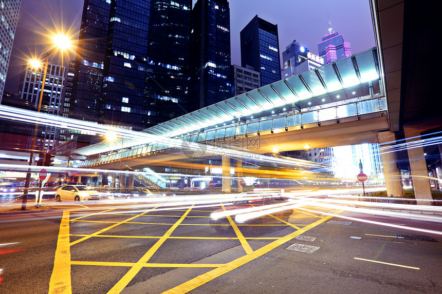 有车灯的城市城市市中心蓝色商业中心运动时间运输街道公共汽车景观图片