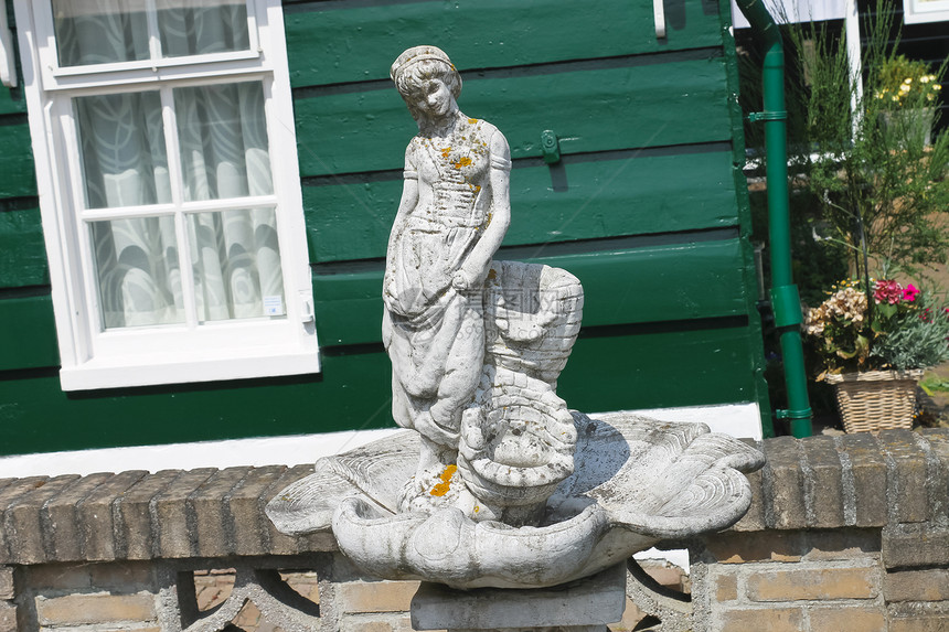 荷兰马肯岛的装饰雕像和雕像图片