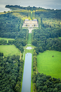 路德维希堡宫飞越上空贵族花园喷泉房间入口历史性气球国王数字绿色植物背景