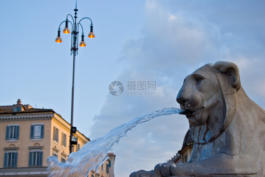 波波洛人民广场建筑旅行历史性雕像喷泉狮子石头建筑学纪念碑雕塑图片