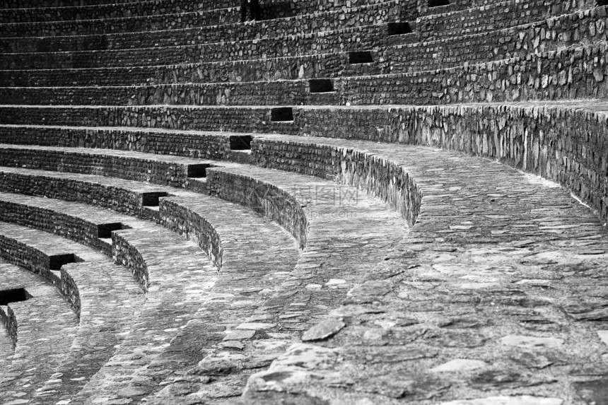 佛罗维耶的剧场马戏团石头访客地标圆圈脚步楼梯城市竞技场游客图片