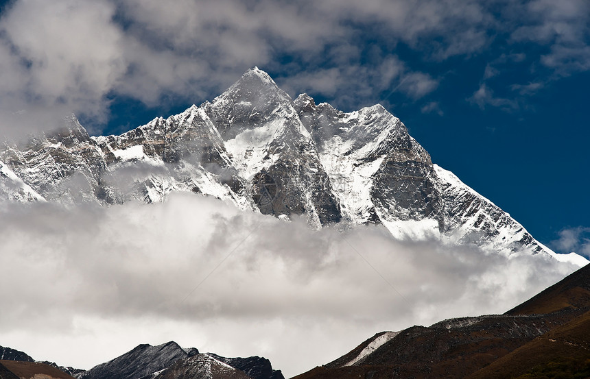 Lhotse和Lhotse 沙山峰大雪山腰踪迹顶峰首脑远足旅行场景明信片村庄图片