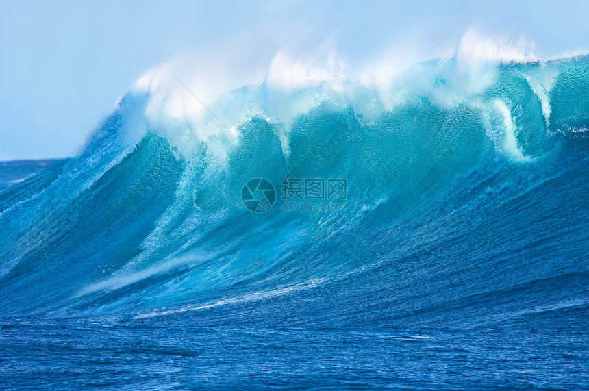 美丽的蓝海浪潮力量碰撞波浪冲浪者史诗天空海岸海滩热带旅行图片