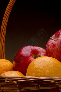 水果在柳篮子里收成食物农业营养橙子健康红色背景图片