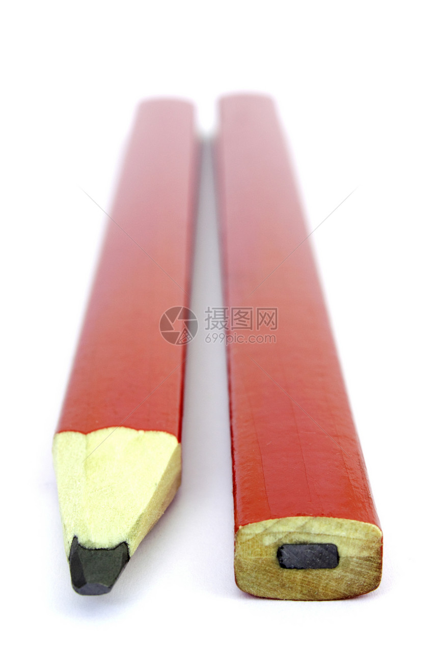 两支木匠的铅笔水平蜡笔谎言绘画红色背景石笔白色工具图片