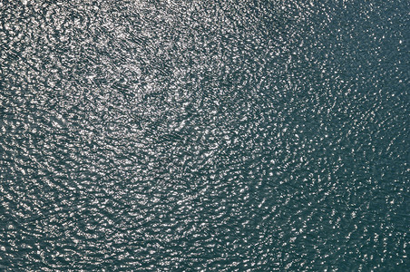 海水中的阳光背景图片