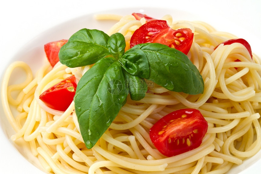 有番茄的意大利面食谱刀具烹饪餐厅营养面条草本植物盘子食物午餐图片