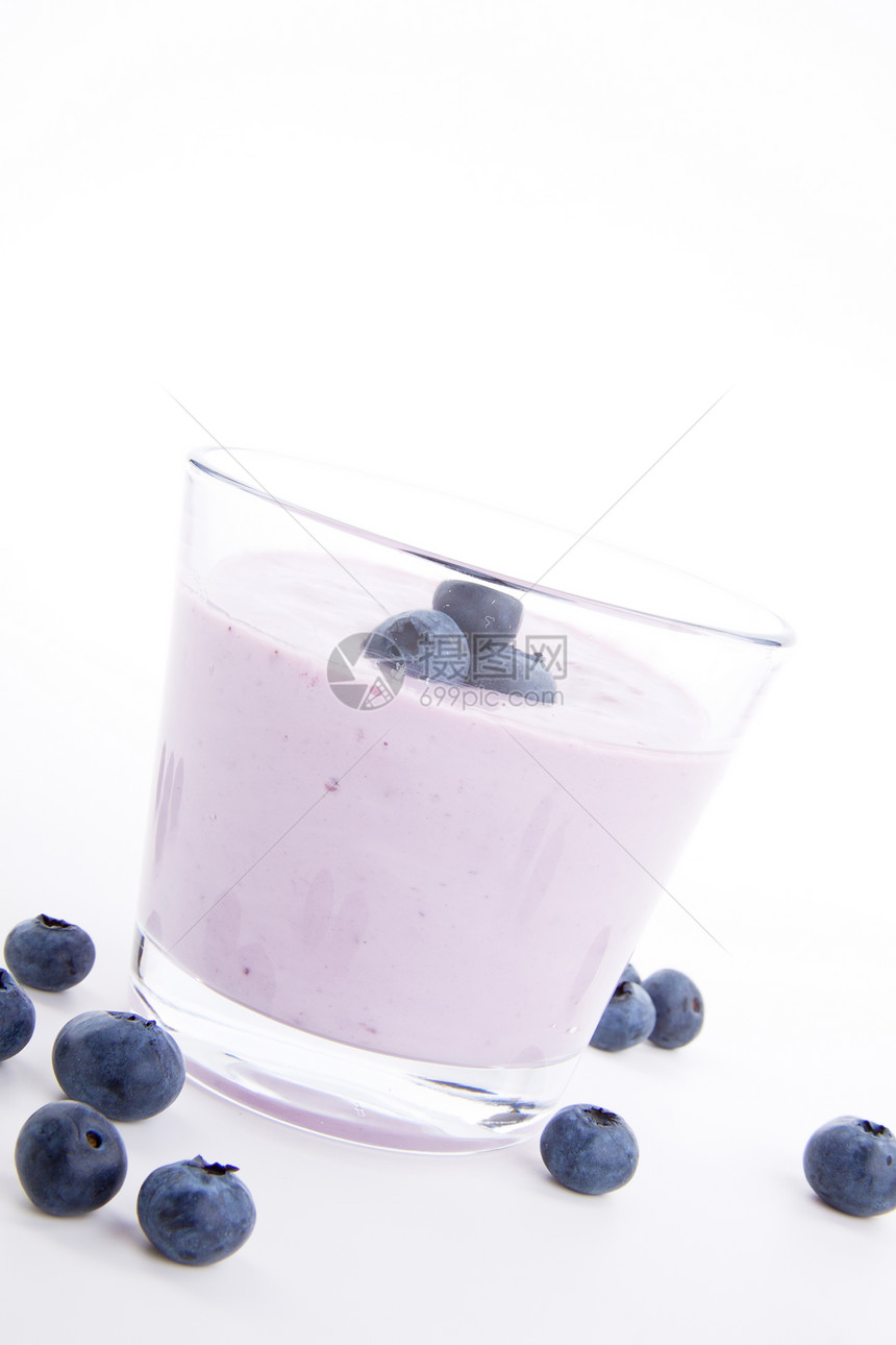 美味新鲜的蓝莓酸奶甜甜点孤立健康蓝色节食小吃宏观产品覆盆子冰沙奶制品营养图片