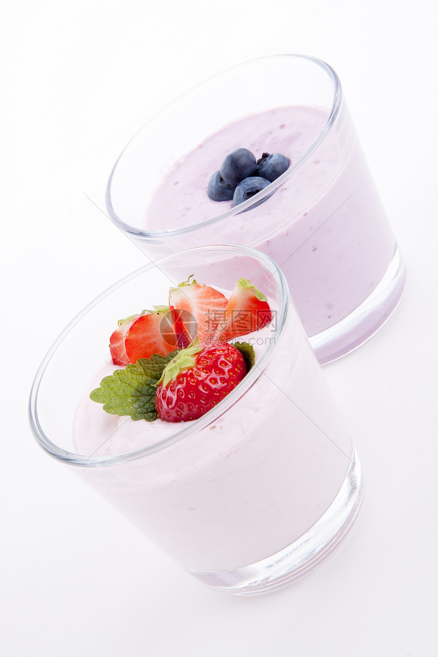 草莓蓝莓酸奶奶油 孤立无援奶油产品液体蓝色甜点冰沙牛奶奶制品营养浆果图片