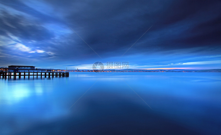 威茅斯港 英格兰天空多云海洋日落支撑港口旅行太阳码头运输图片