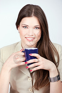 喝着蓝咖啡的女人背景图片