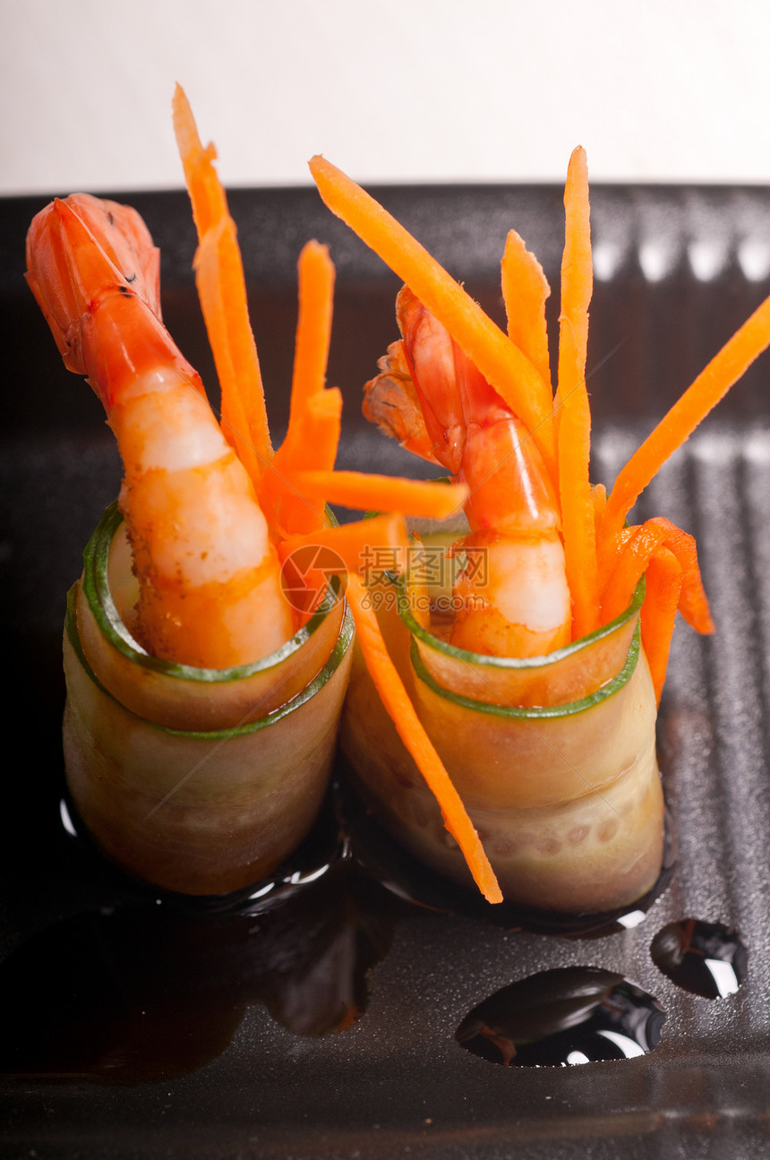 开胃小吃点心 多彩有色虾虾虾沙拉食物贝类宏观海鲜黄瓜盘子餐厅香脂美食图片