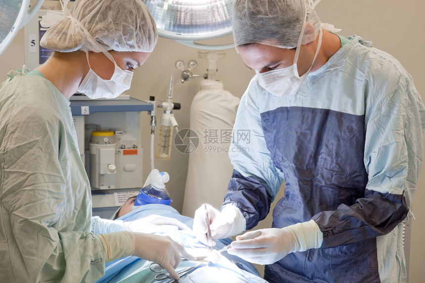 手术病人的医生治疗房间卫生药品磨砂膏女性技术机器药物医院图片