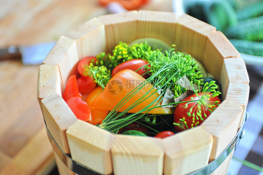 保护番茄烹饪厨房季节黄瓜木头韭菜蔬菜香料生长味道图片