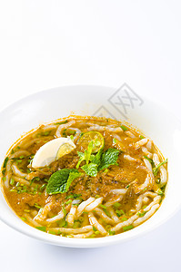 南惹古村马来西族著名食品面条蔬菜肉汤柠檬黄瓜食物薄荷筷子辣椒叶子背景
