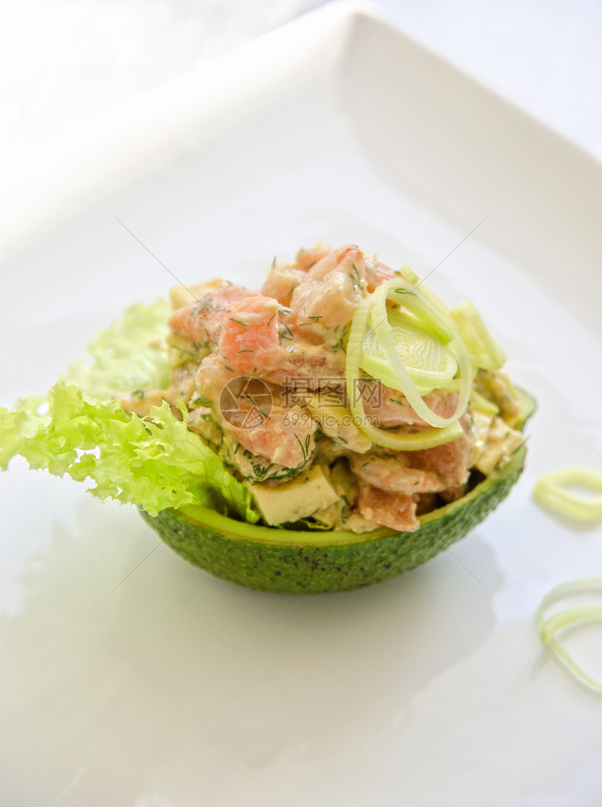 新鲜沙拉香料餐具餐巾草本植物胡椒午餐美食海鲜桌子柠檬图片
