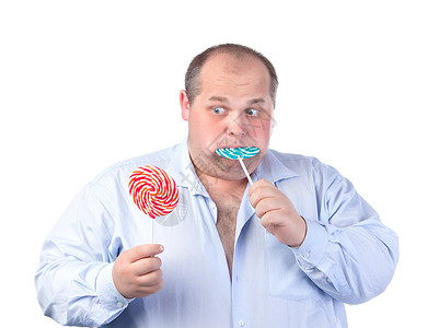 穿蓝衬衫的胖子 吃棒棒糖男性蓝色贪婪男人成年人糖果衬衫工作室胡子肥肠背景图片