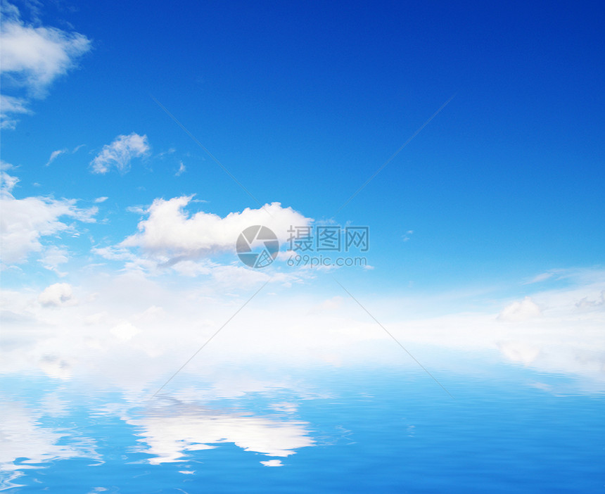 蓝天有彩虹的白毛云海洋海浪反射云景蓝色云雾阳光气候阴霾天蓝色图片
