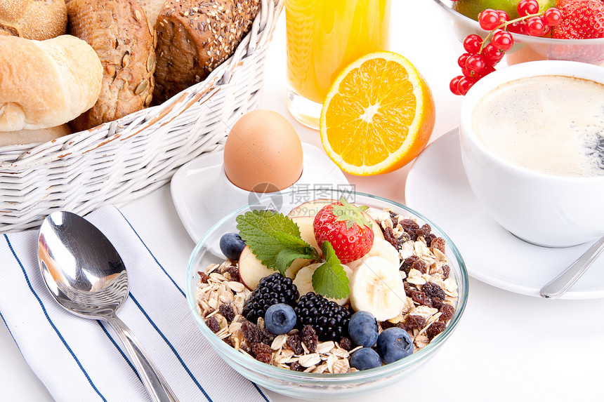 带片片和水果的美味健康早餐 与世隔绝维生素活力小吃浆果饮食葡萄干谷物果汁玉米片营养图片