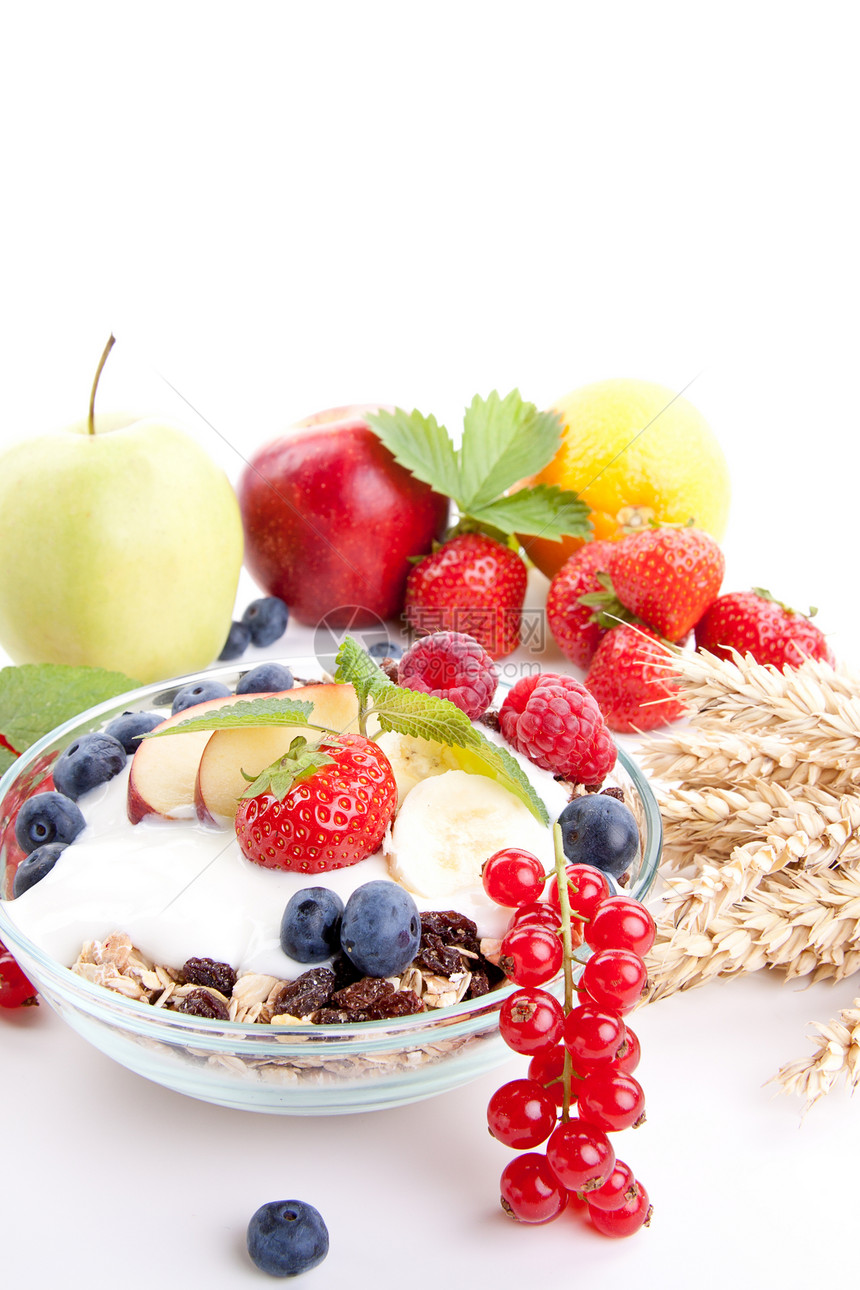 带片片和水果的美味健康早餐 与世隔绝食物坚果甜点小麦燕麦薄片奶制品浆果麦片维生素图片