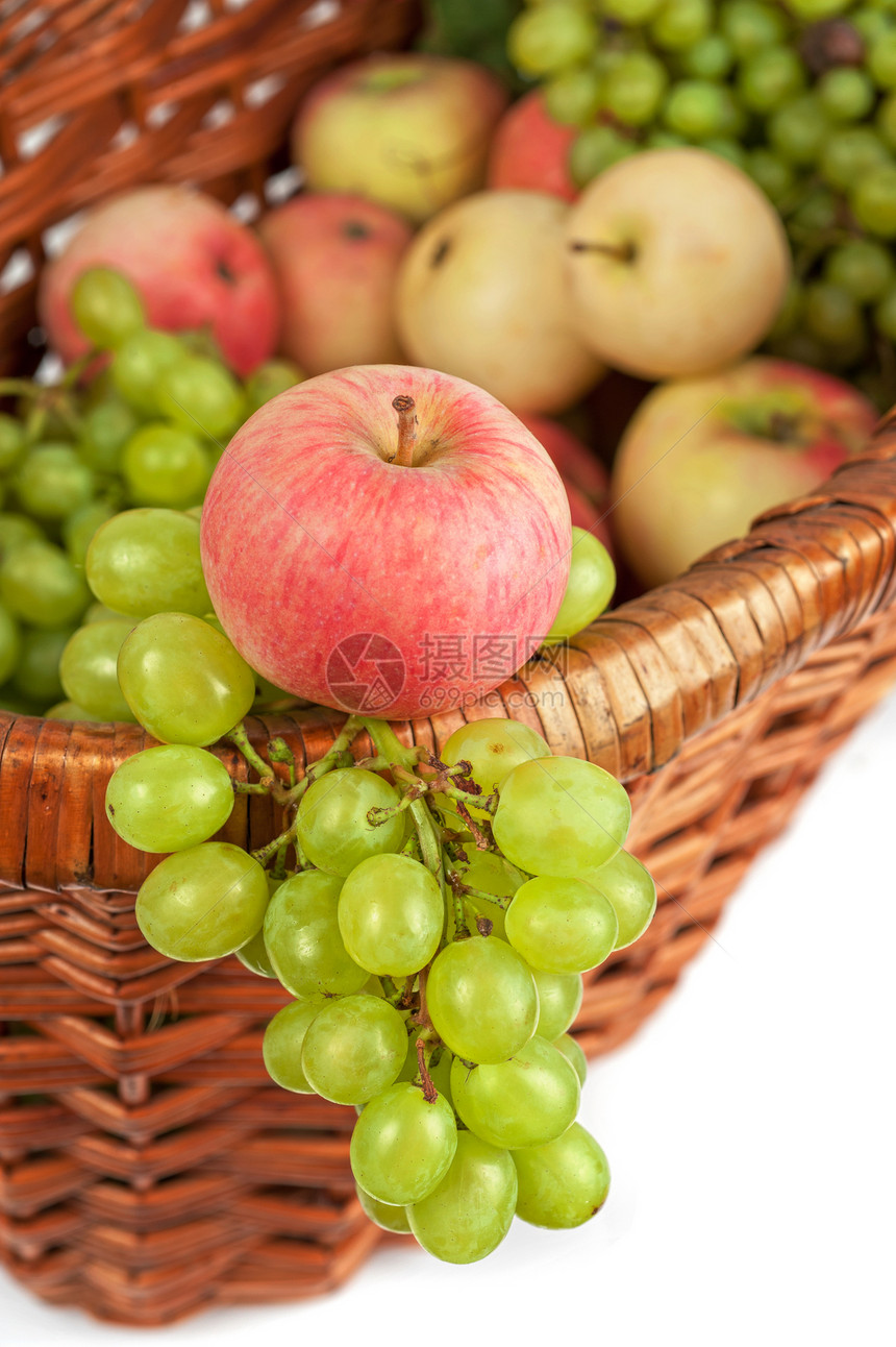 苹果和葡萄味道柳条维生素篮子坡度静物食物收成水果营养图片