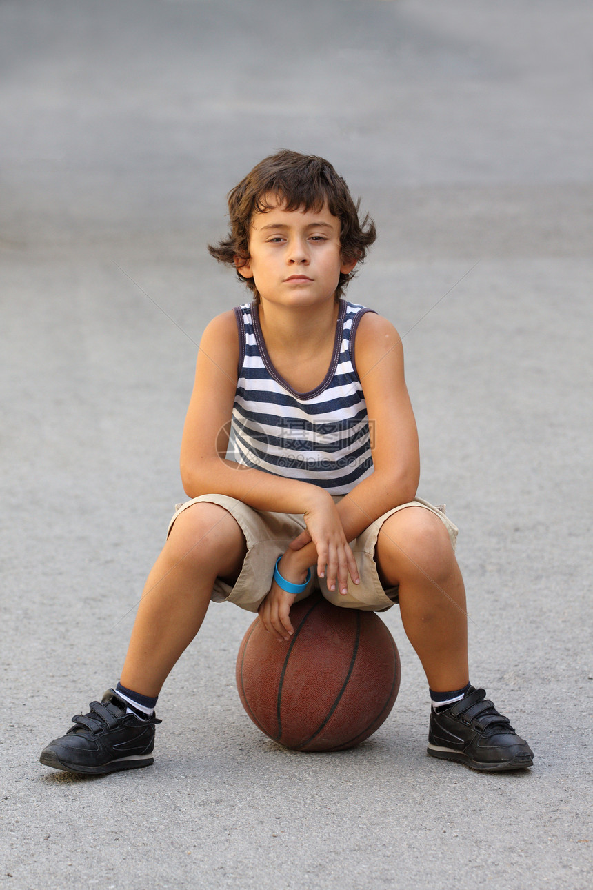 带篮球男孩孩子童年白色运动男生青年蓝色男性游戏玩家图片