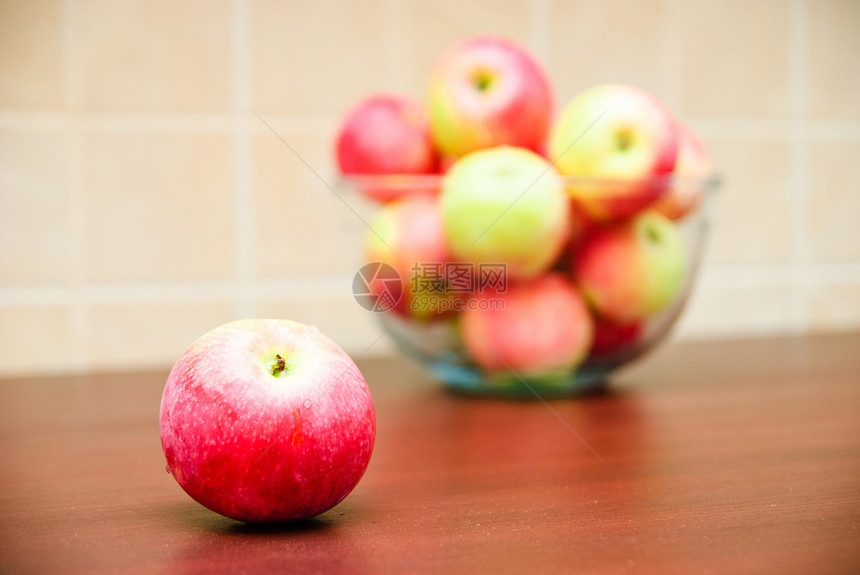 果汁苹果营养黄色红色饮食小吃玻璃茶点水果食物绿色图片