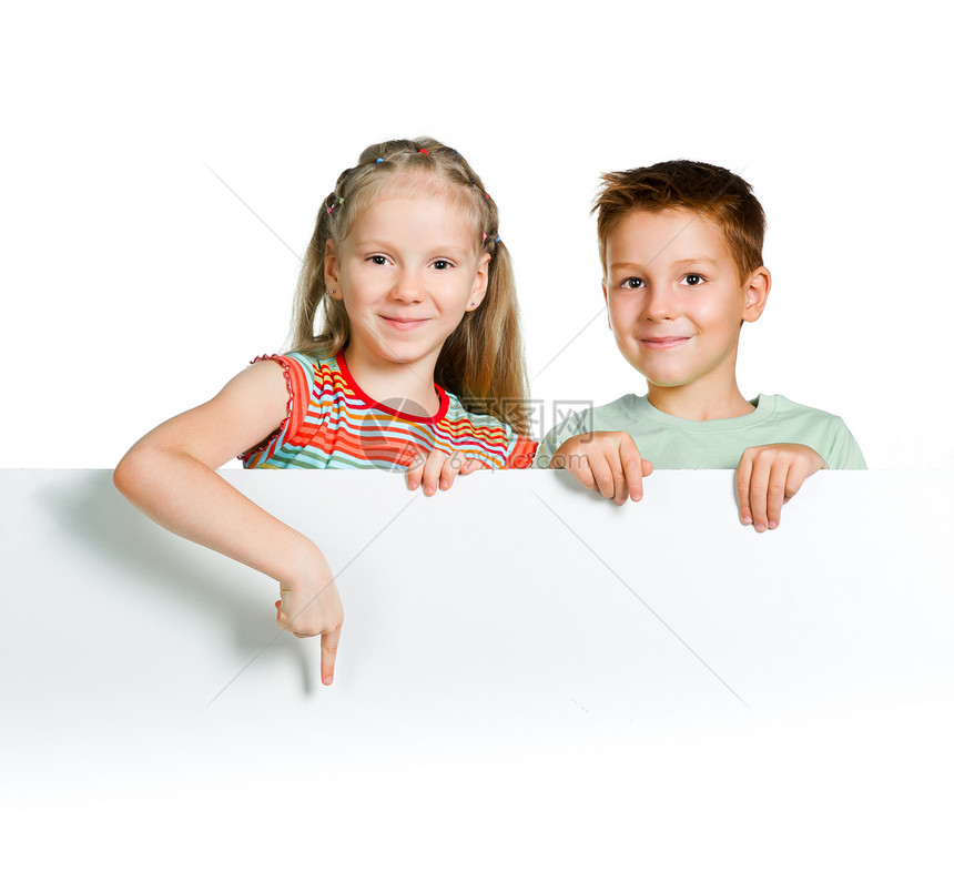 带白板的小孩木板白色孩子喜悦海报卡片空白广告牌广告男生图片