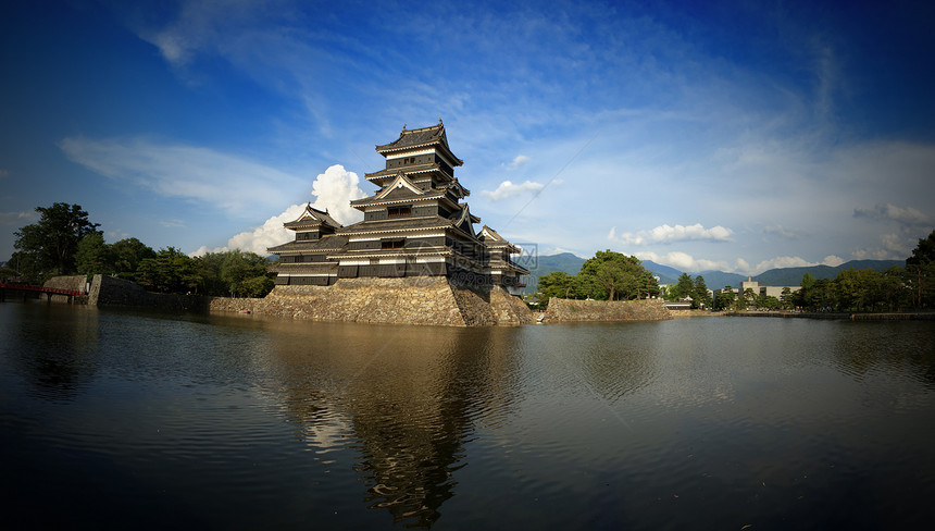 松本城堡天空日落护城河武士旅游世界地标正方形乌鸦石头图片
