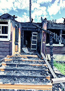 被遗弃的被弃烧房屋椅子房子楼梯瓦砾房间废墟历史酒吧破坏背景图片